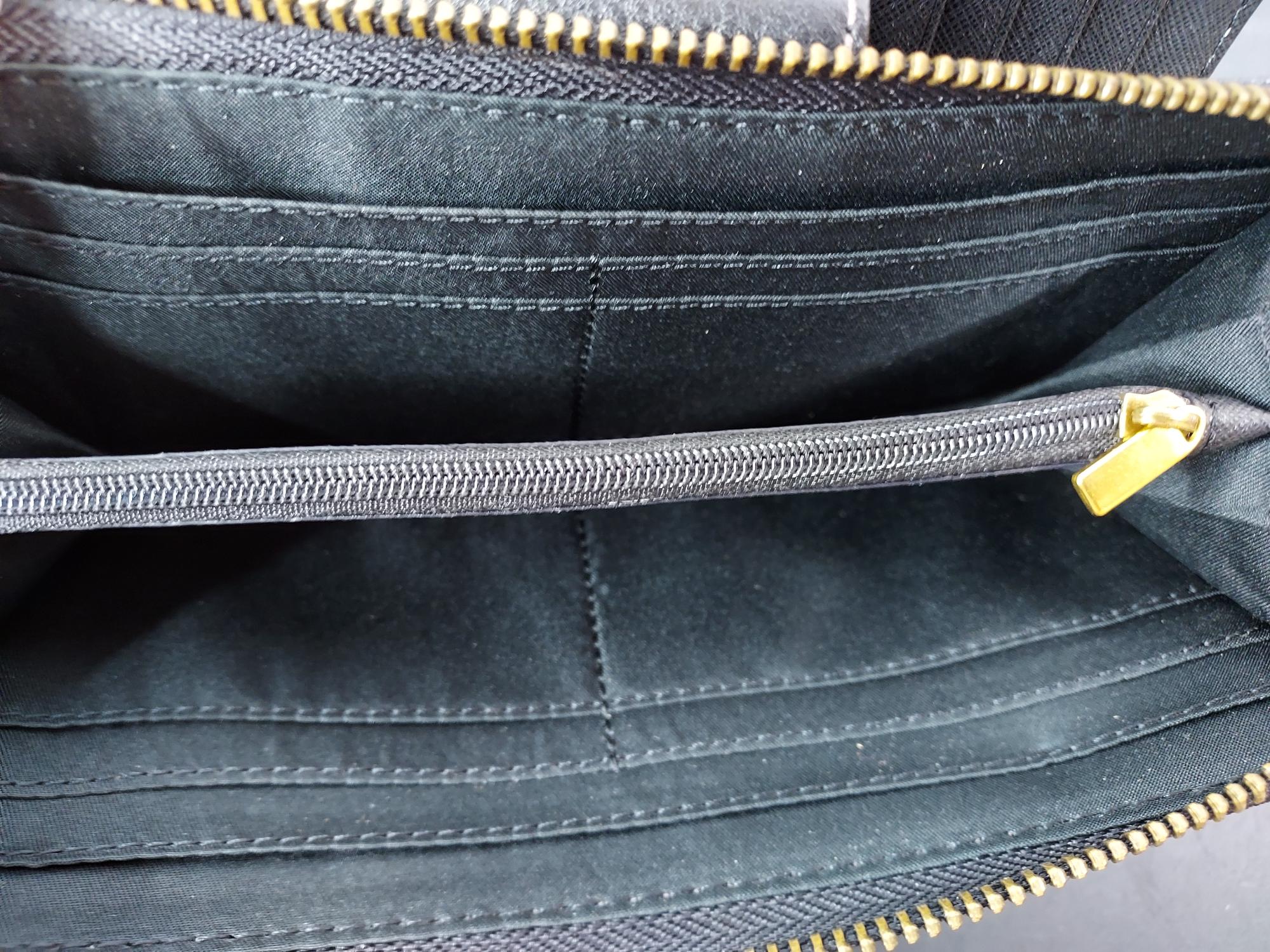 Fossil "Liza" Leather Wristlet - Image 5