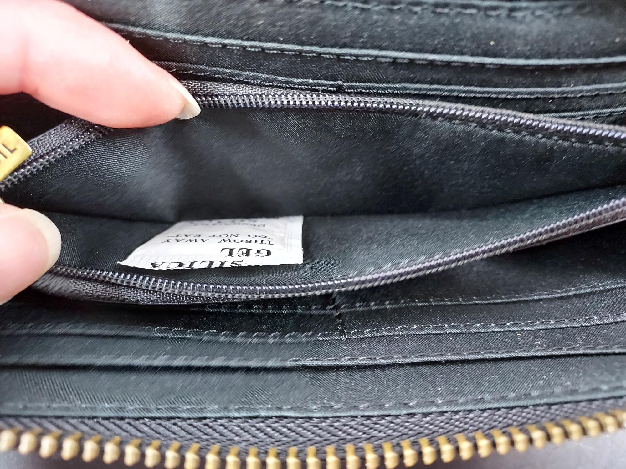 Fossil "Liza" Leather Wristlet - Image 6