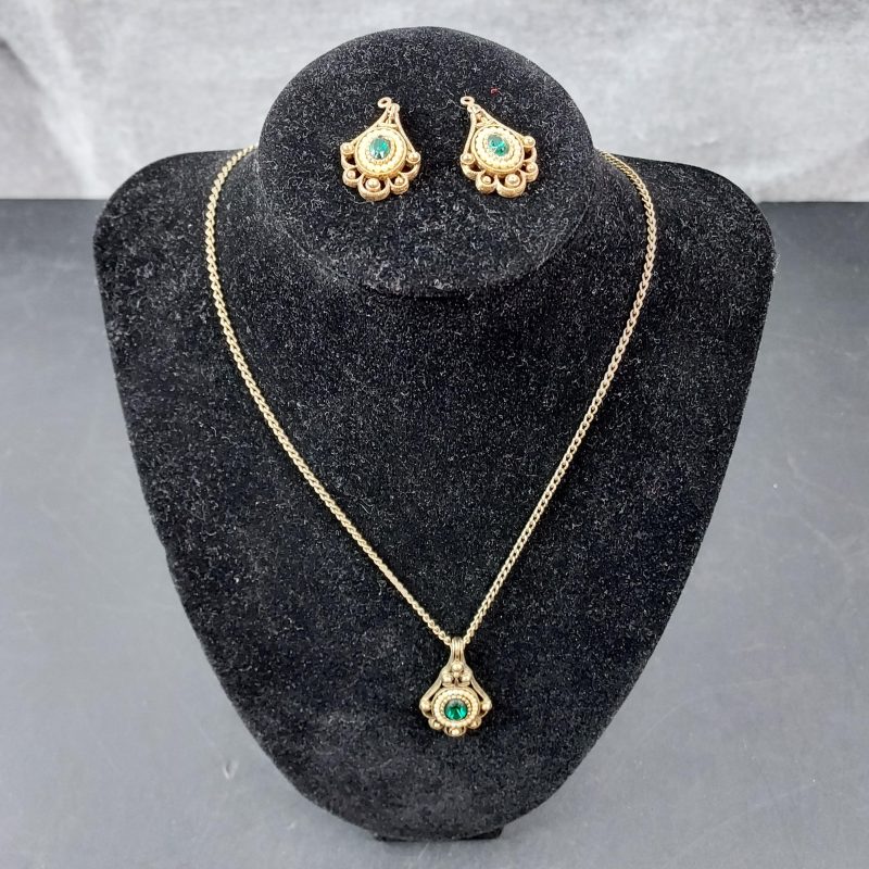 Avon "Versailles" Pendants