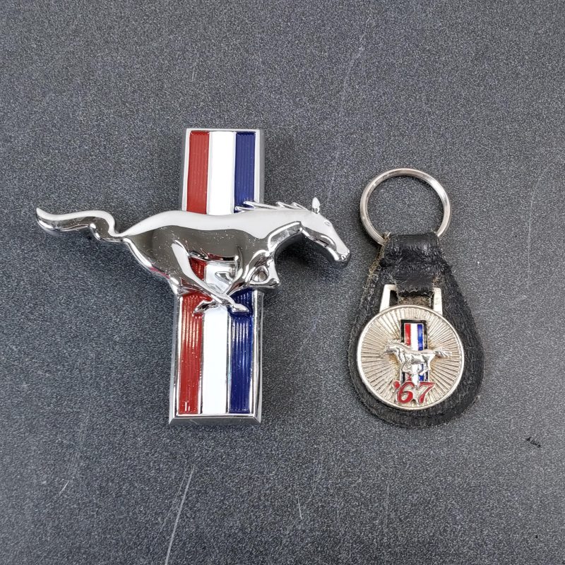 Mustang "Running Pony" Fender Emblem & Keychain