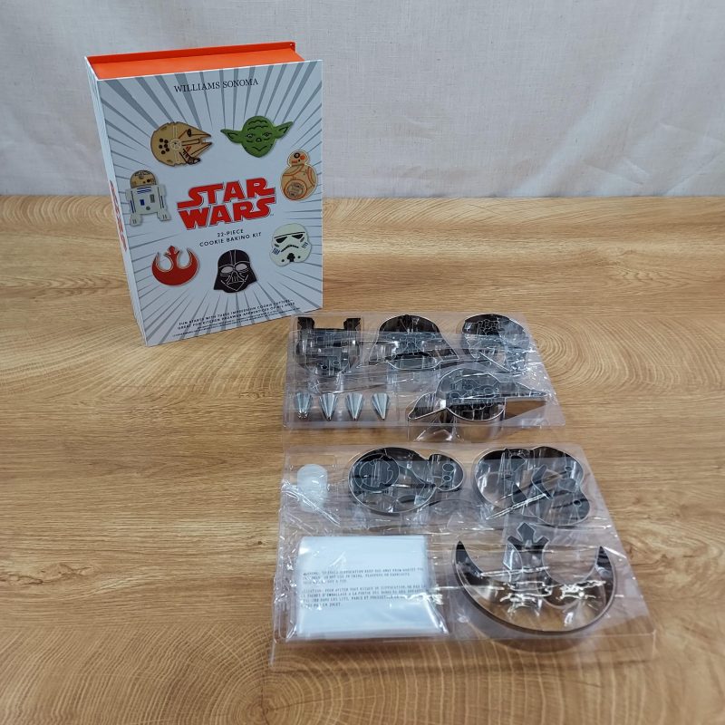 Williams-Sonoma Star Wars Cooking Baking Kit