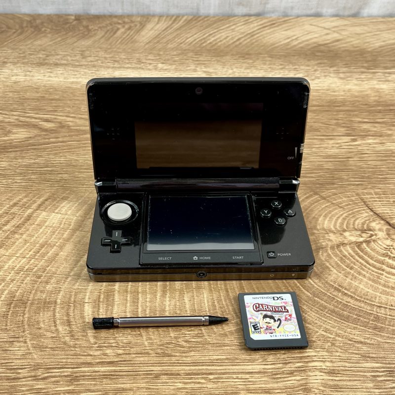 Nintendo 3DS w/ Game & Memory Card