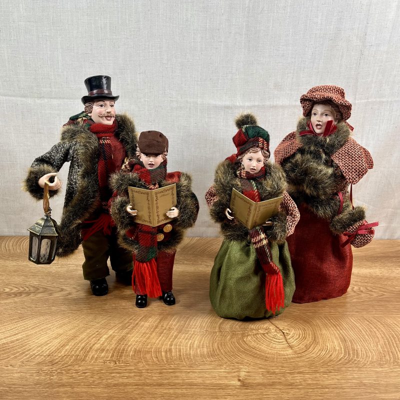 Dickens Family Christmas Carolers